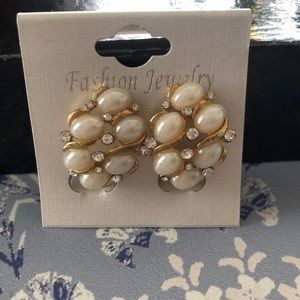 Vintage faux fresh water Pearl with rhinestones clip earrings Never Worn